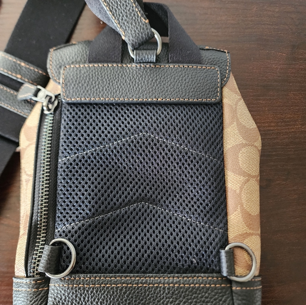 Coach Hudson - Small Sling BackPack In Signature Canvas Like New Without Tags - Picture 2 of 10